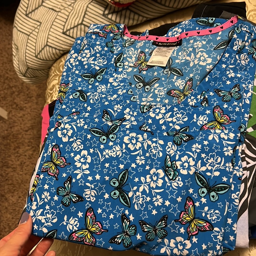 Scrub top - Picture 7 of 16